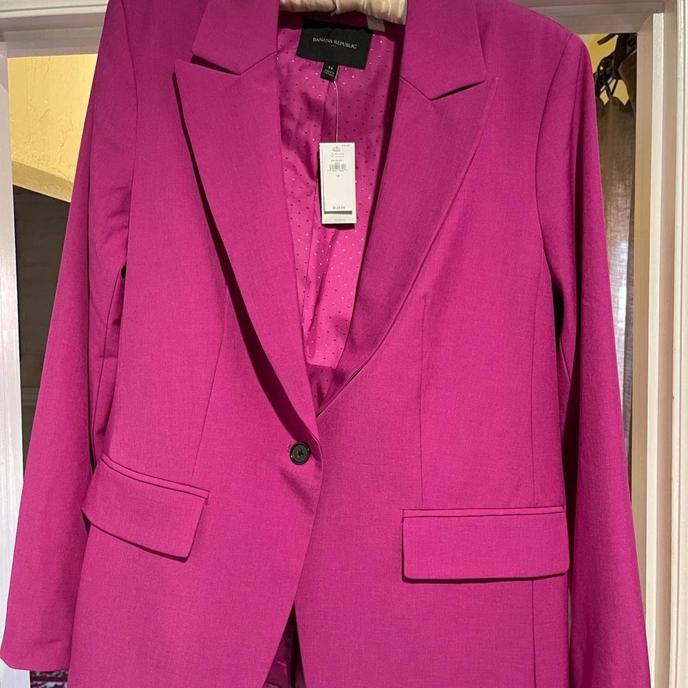Never worn, Banana Republic pink blazer